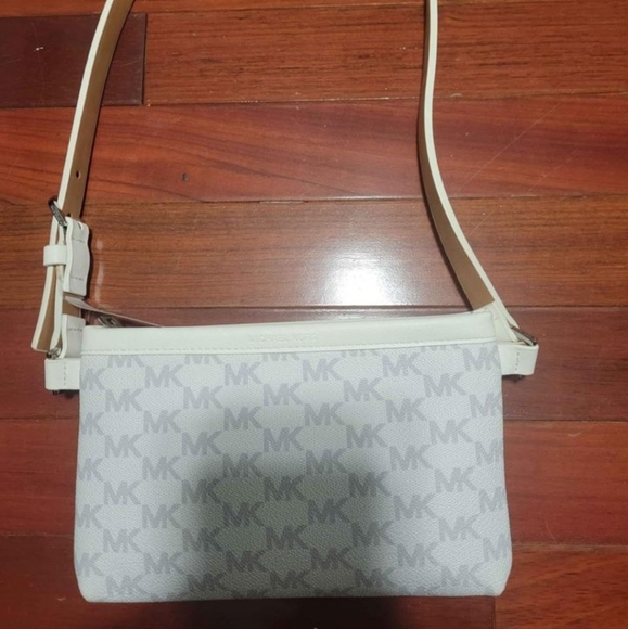 Michael Kors Purse - Picture 1 of 2